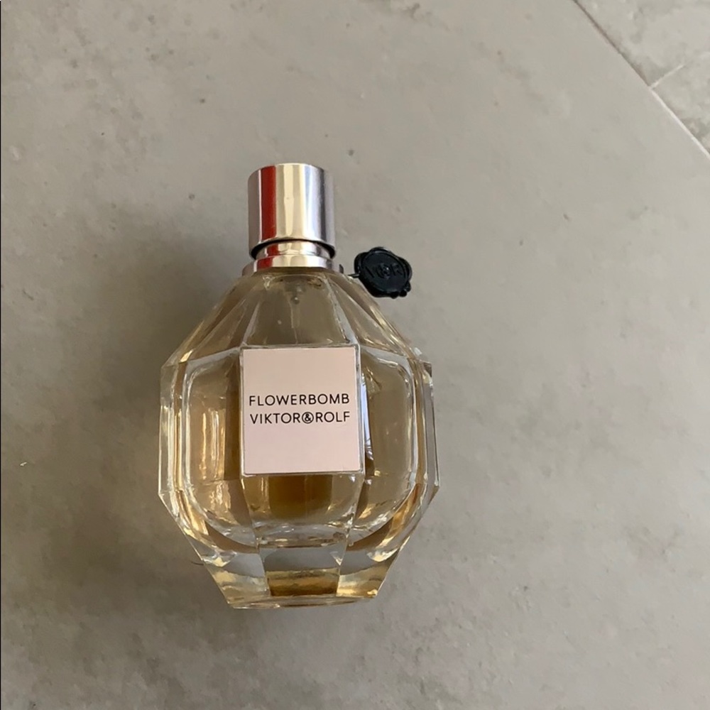 Flower bomb fragrance